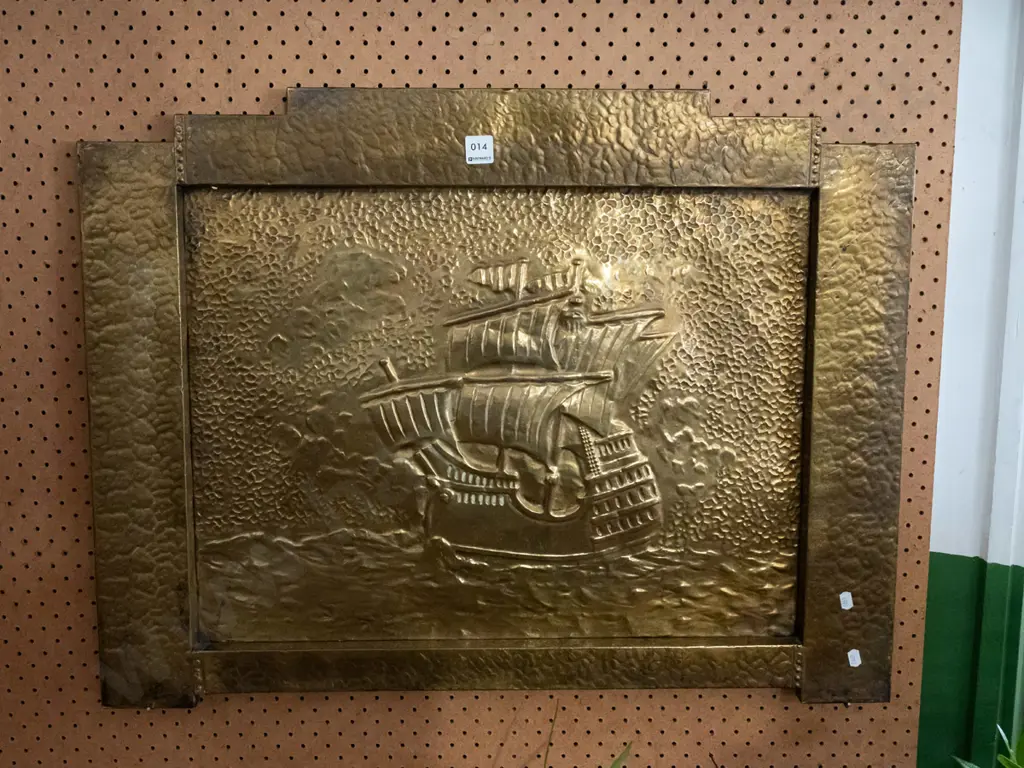 beaten brass galleon fire screen - no feet Image 1++
