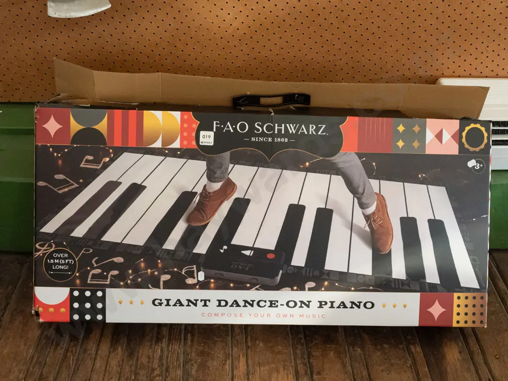 boxed Giant Dance On Piano Image 1++