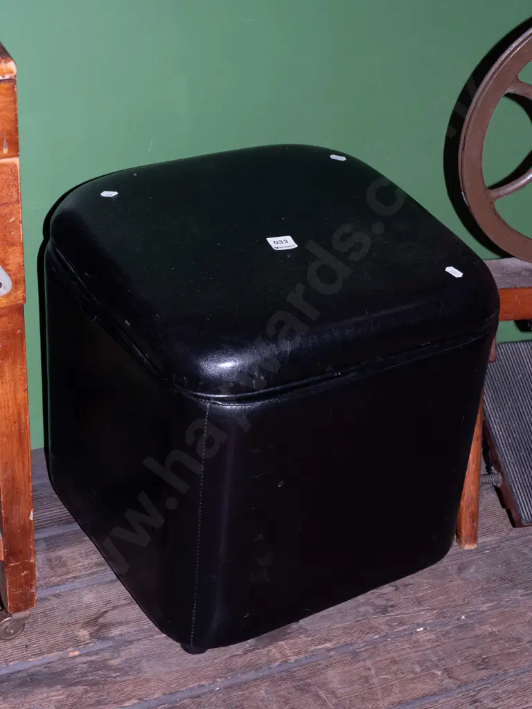 black vinyl ottoman Image 1++