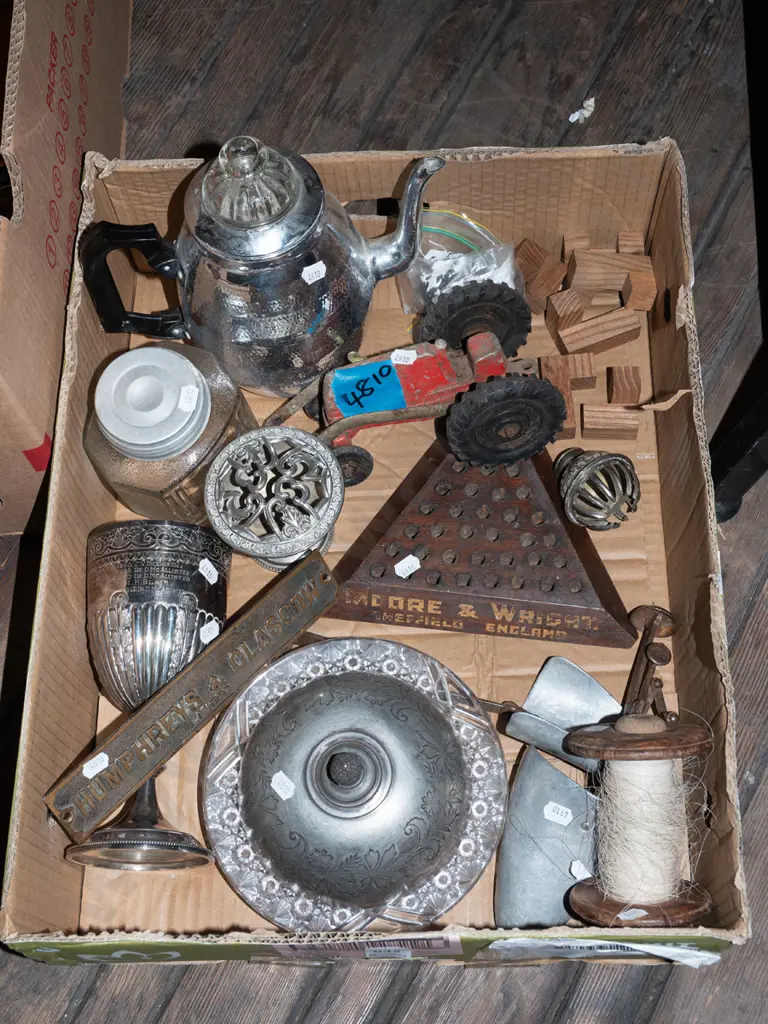 box; coffee perc, plated ware, shoe forms etc Image 1++