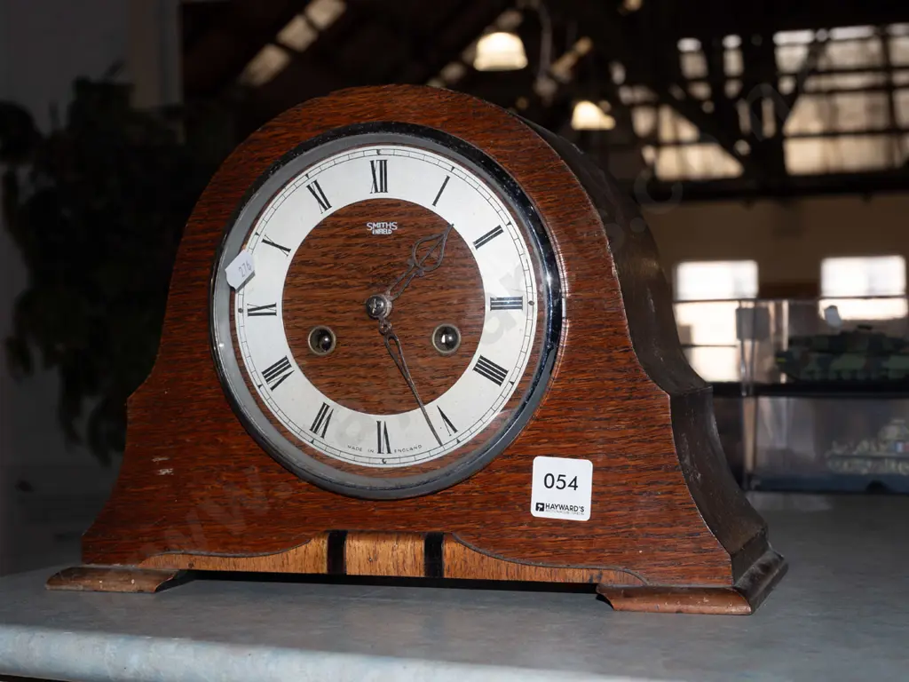 deco wood cased Smiths mantle clock - no key Image 1++