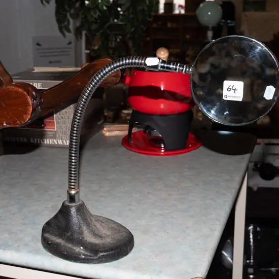 magnifying glass on stand