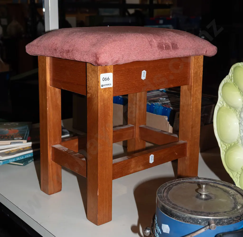 small upholstered stool H360 Image 1++