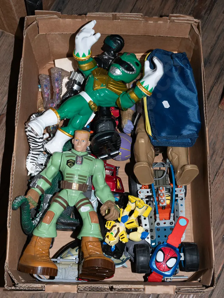 box of toys Image 1++