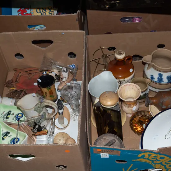 2x boxes; jugs, vases, figurines etc - orange dots