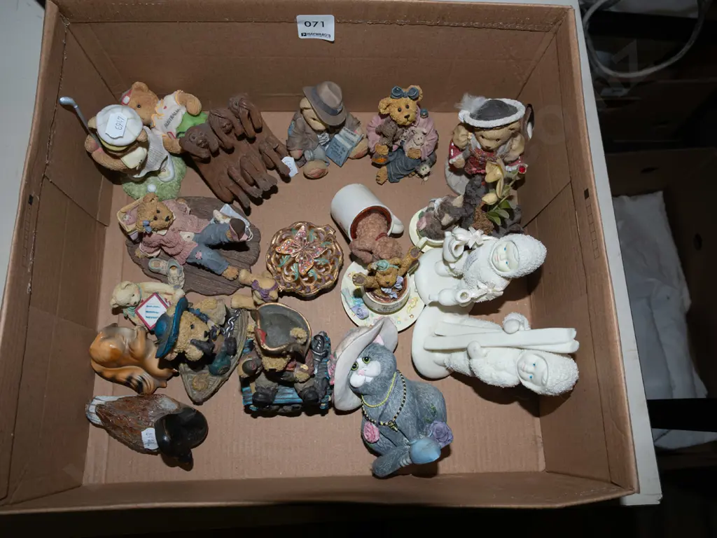 box of various bear figurines Image 1++