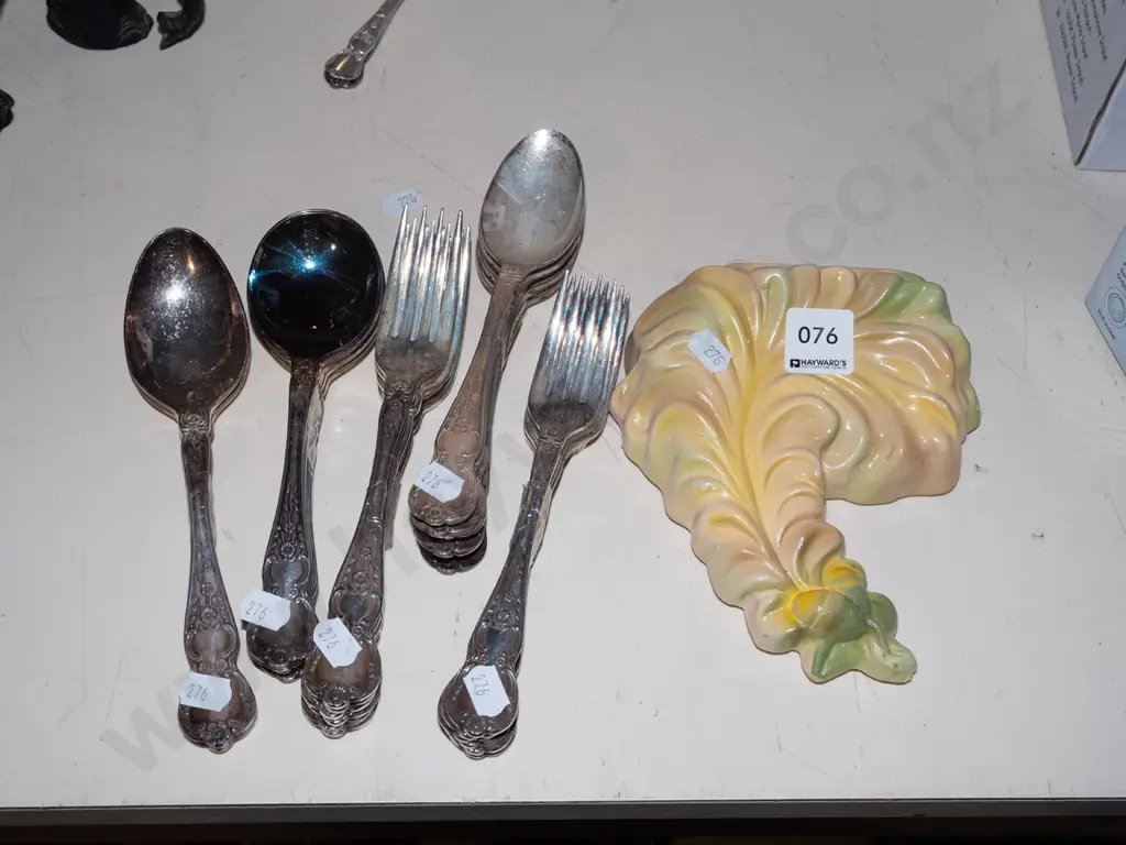 retro wall pocket vase, plated cutlery Image 1++