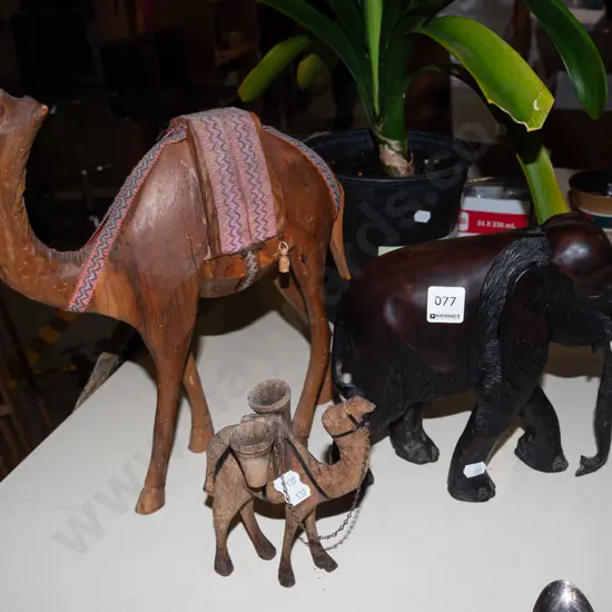 2x camel figurines, elephant figurine Camel H350