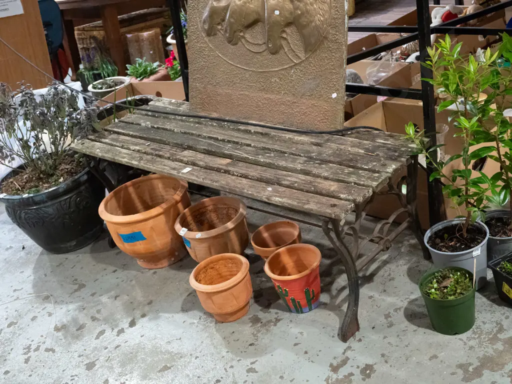 cast iron ended bench seat H400 W122 D420 Image 1++