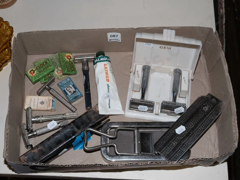 box; rolls and cut throat razors, blades etc Image 1++