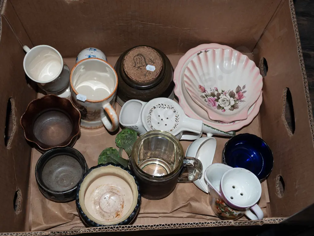 box; shaving cup, beer mugs, dishes etc Image 1++