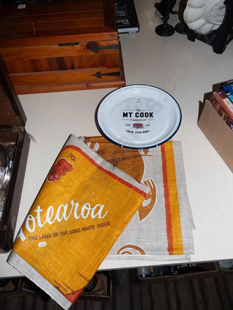 Mt Cook promotional enamel bowl, large linen NZ souvenir tea towel Image 1++