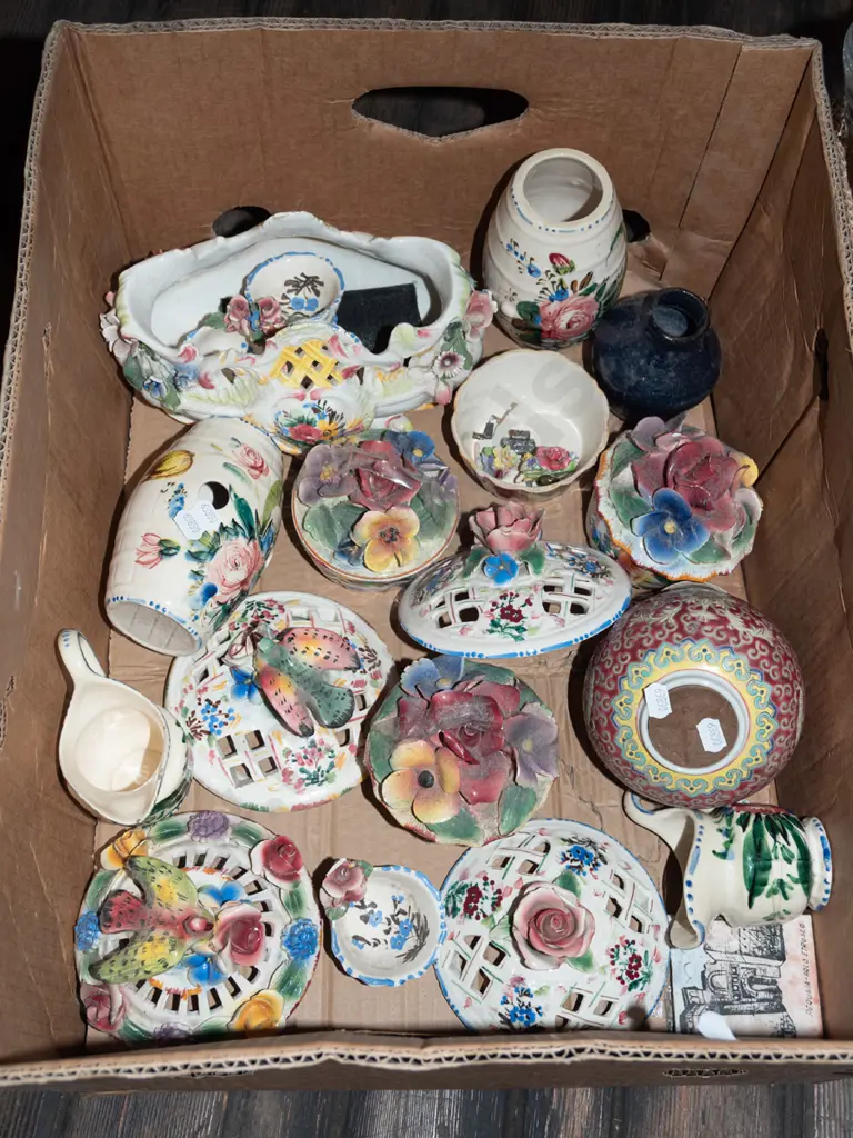 box; Italian decorative pot lids, vases, ginger jar etc Image 1++
