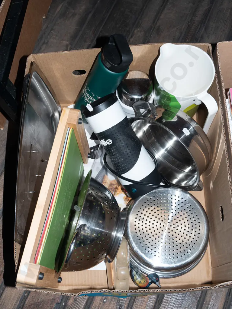 box; kitchen ware, chopping boards, jug, steamer etc Image 1++