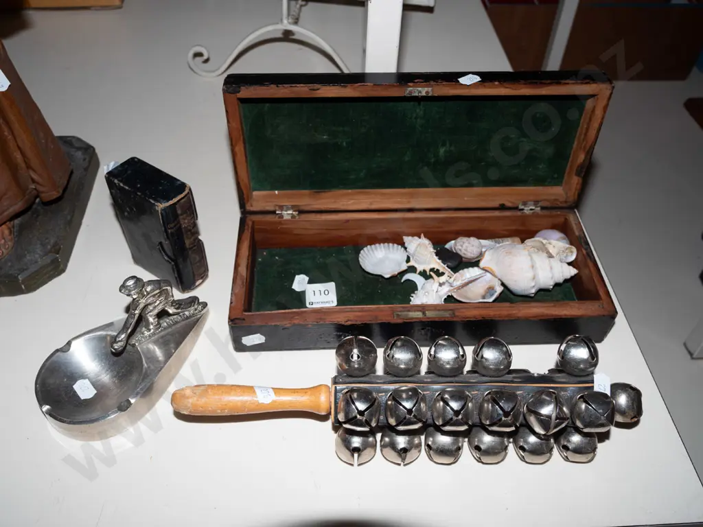 wooden box, seashells, ashtray etc Image 1++