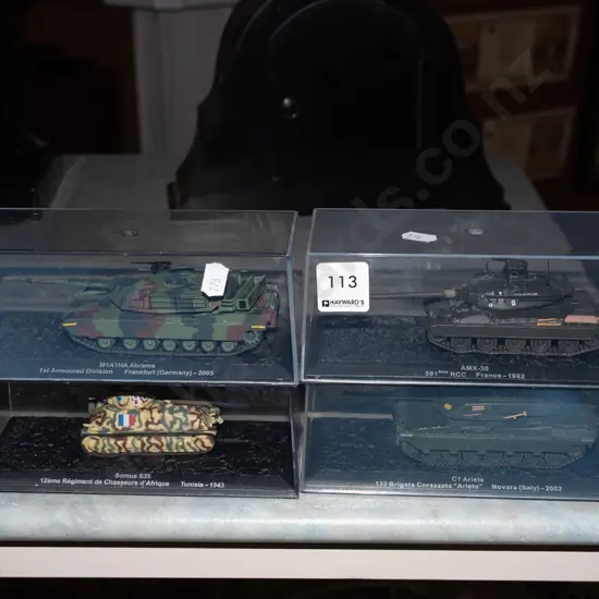 4x model tanks in plastic cases