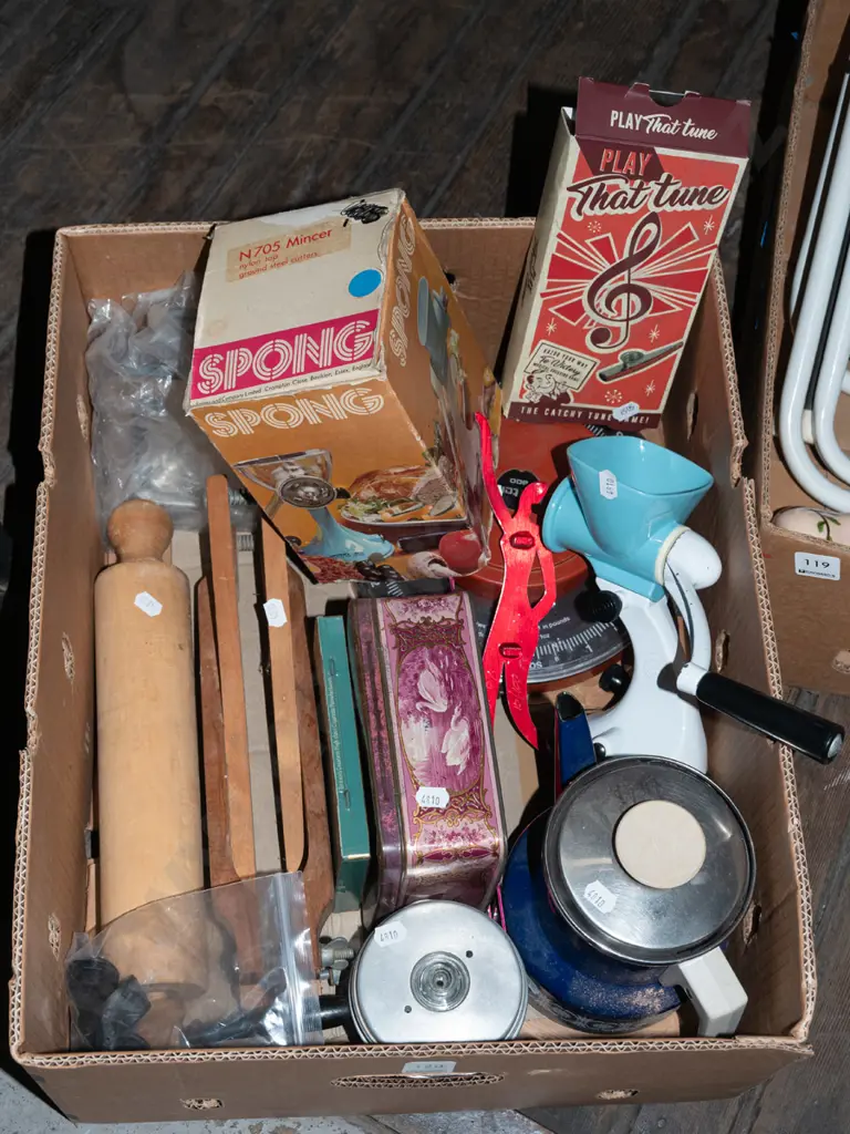 box; tins, coffee perc, rolling pin etc Image 1++