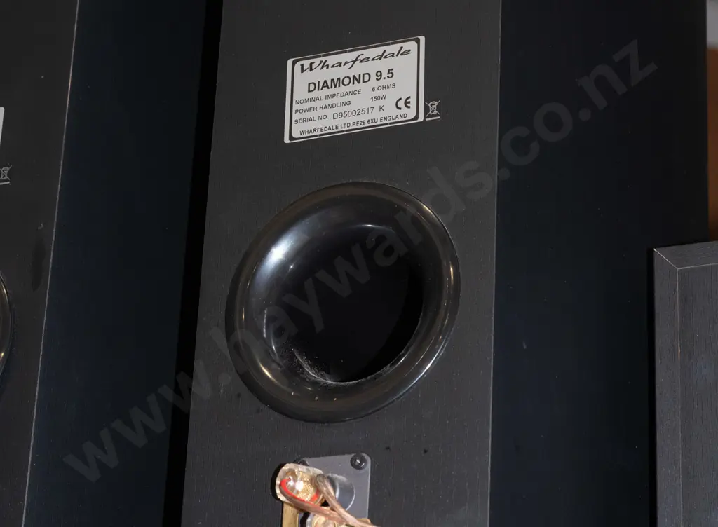 Wharfedale 5.1 speaker setup - 2x floor, 2x bookcase, 1x centre, 1x subwoofer Image 1++