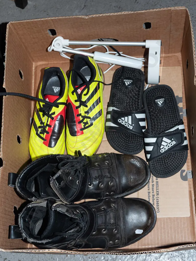 box; jandals, shoes, LED desk lamp Image 1++