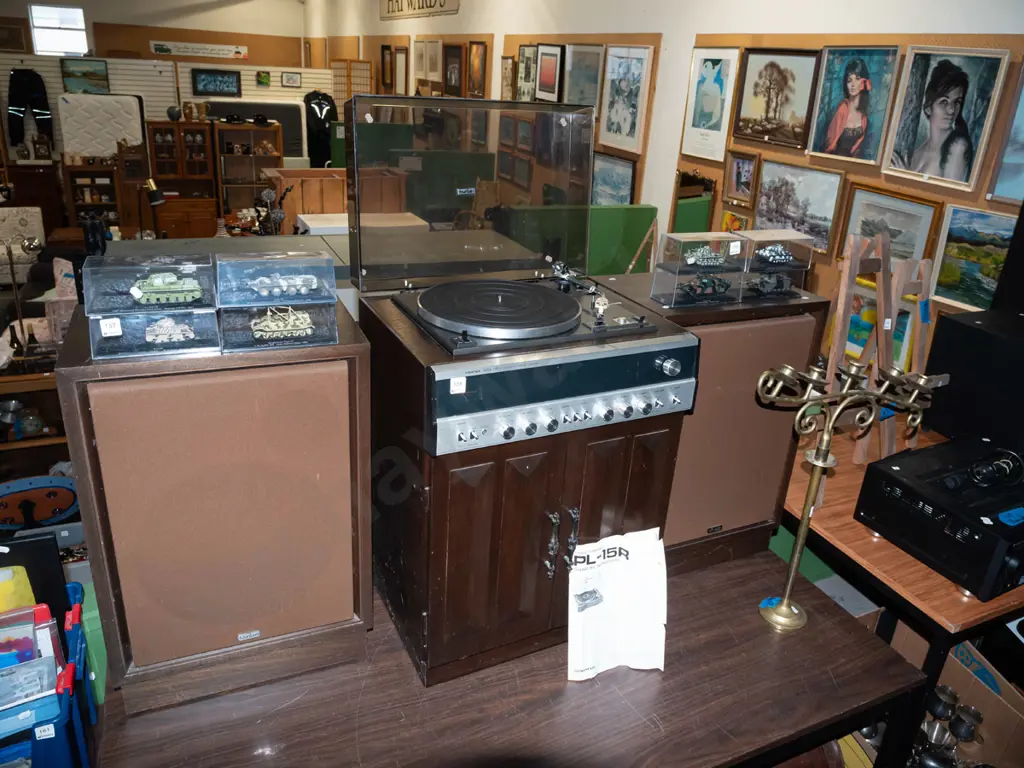 Fountain stereo system with 2 cabinet, Pioneer turntable,speakers Image 1++