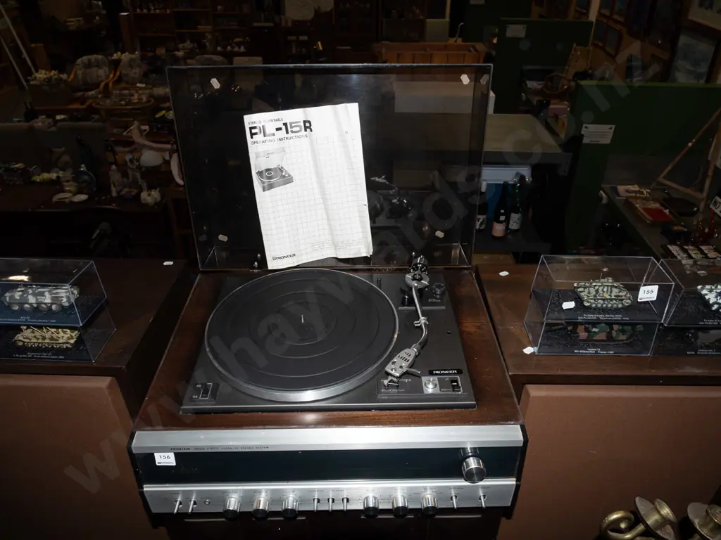 Fountain stereo system with 2 cabinet, Pioneer turntable,speakers Image 1++
