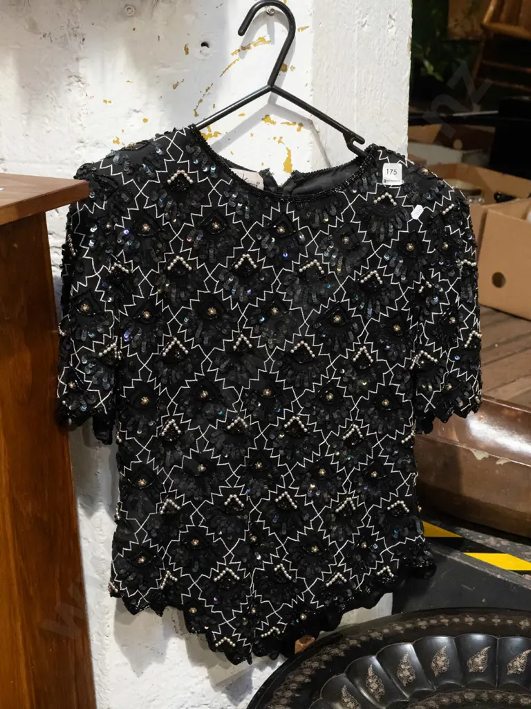 black sequin sparkly top Image 1++