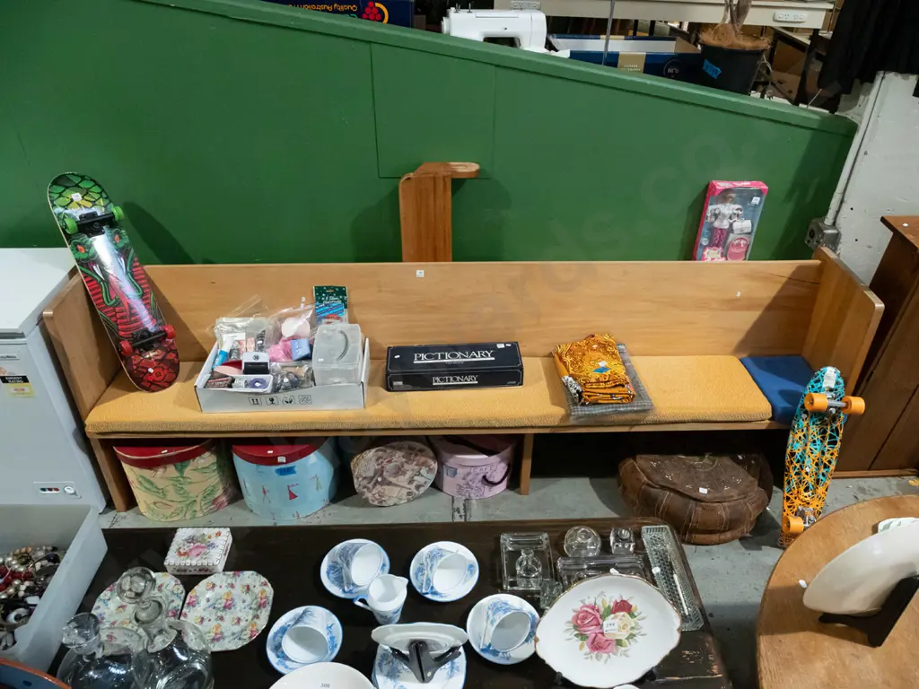 large solid rimu pew H850 W2610 D600 Image 1++