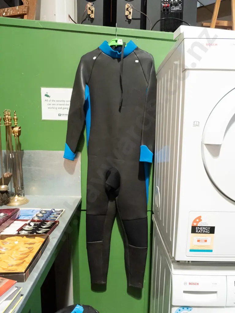 full body wetsuit - size 5 (adult size) Image 1++