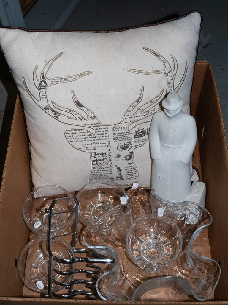 box; crystal bowl, cushion, figurine etc Image 1++