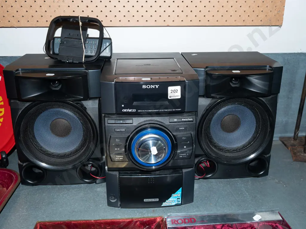 Sony mini hi-fi system Image 1++