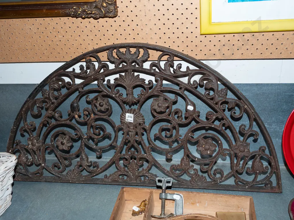 cast iron arched fretwork grate H450 W880 Image 1++