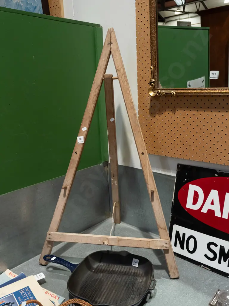 wooden artists easel H900 Image 1++