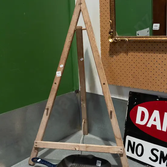 wooden artists easel H900