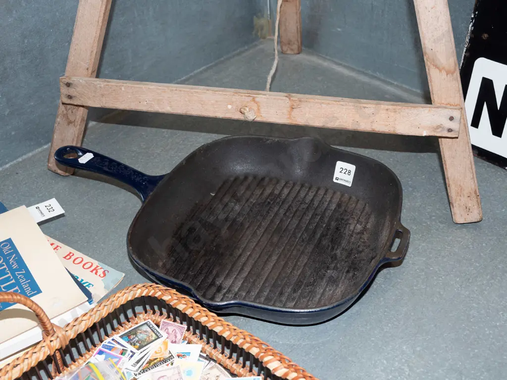Chasseur cast iron blue enamel skillet Image 1++