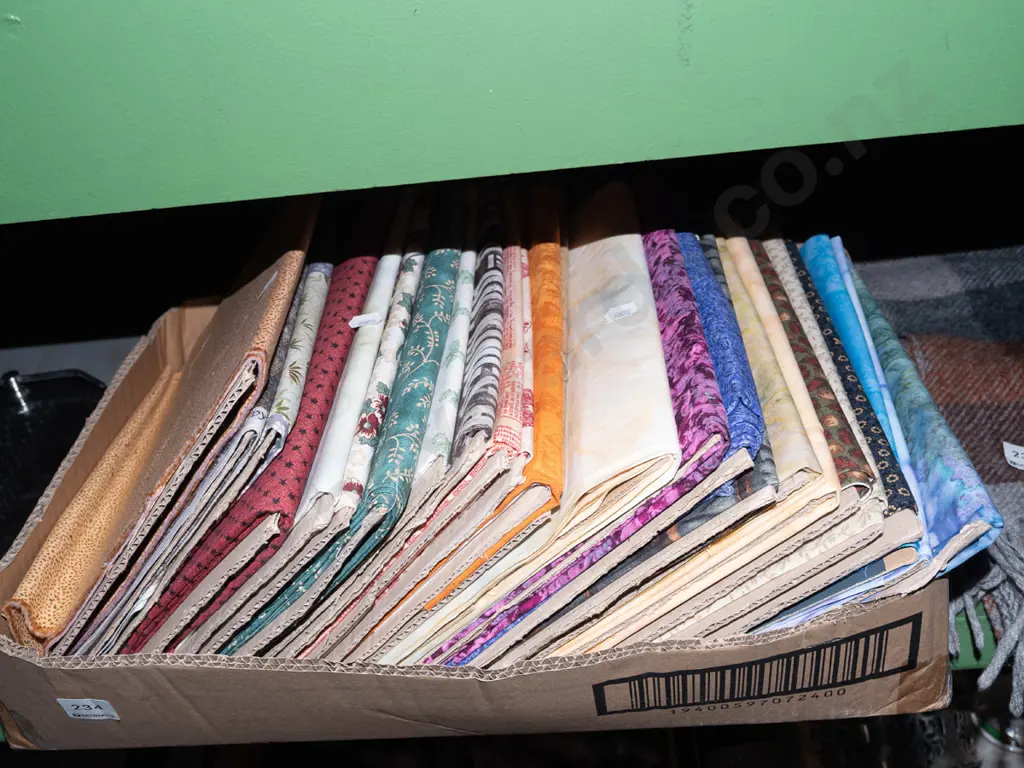 box of fabric pieces Image 1++