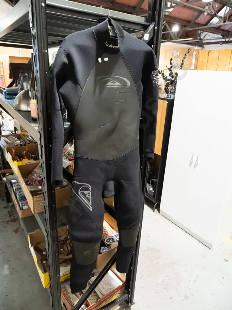 large Quicksilver wetsuit - exact size unknown Image 1++