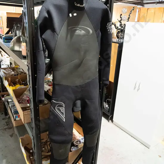 large Quicksilver wetsuit - exact size unknown