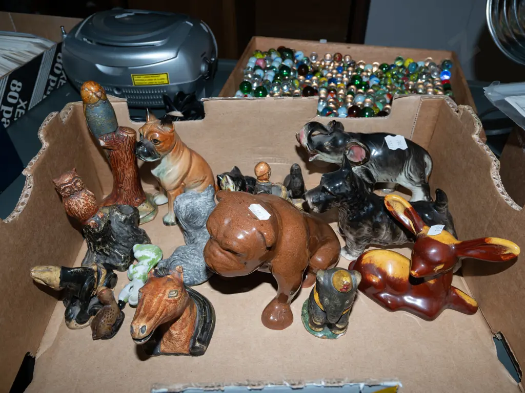 box of figurines Image 1++