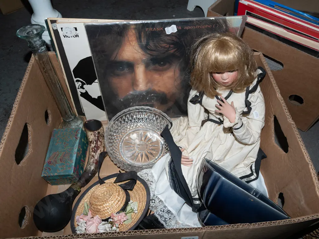 box; display doll, LPs, ikebana vase etc Image 1++
