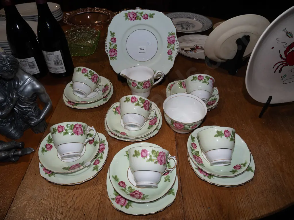 21 piece Colclough pinkn rose tea set Image 1++