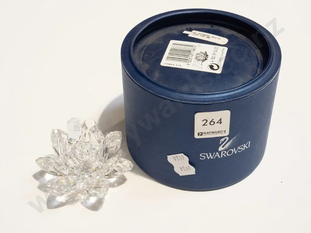 Swarovski crystal flower candle holder Image 1++