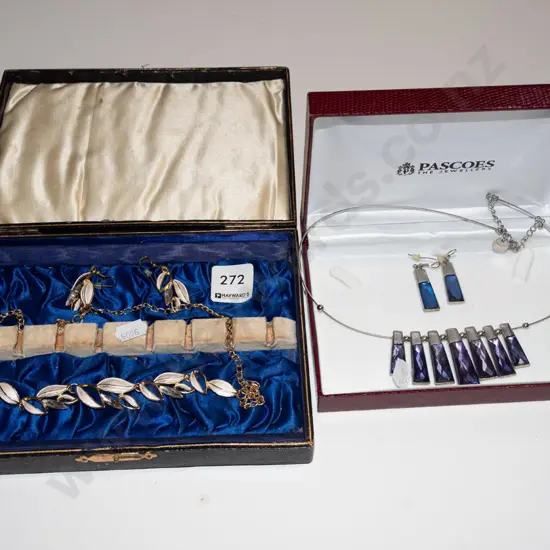 2x necklace & earring sets
