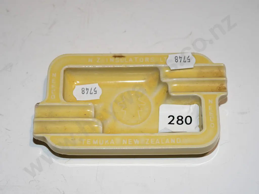 vintage Temuka ceramic NZ insulator ashtray Image 1++