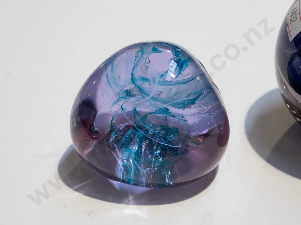 2x art glass paperweights Image 1++
