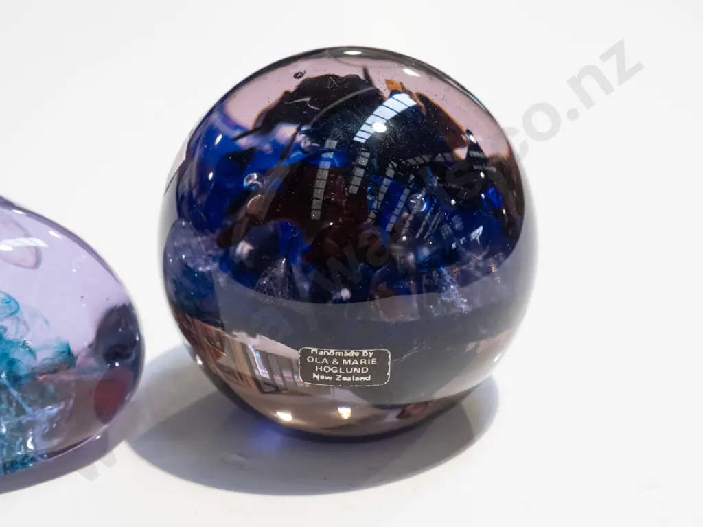 2x art glass paperweights Image 1++