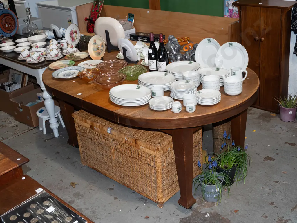 solid oak extending dining table  H780 W1810 D1150 Image 1++
