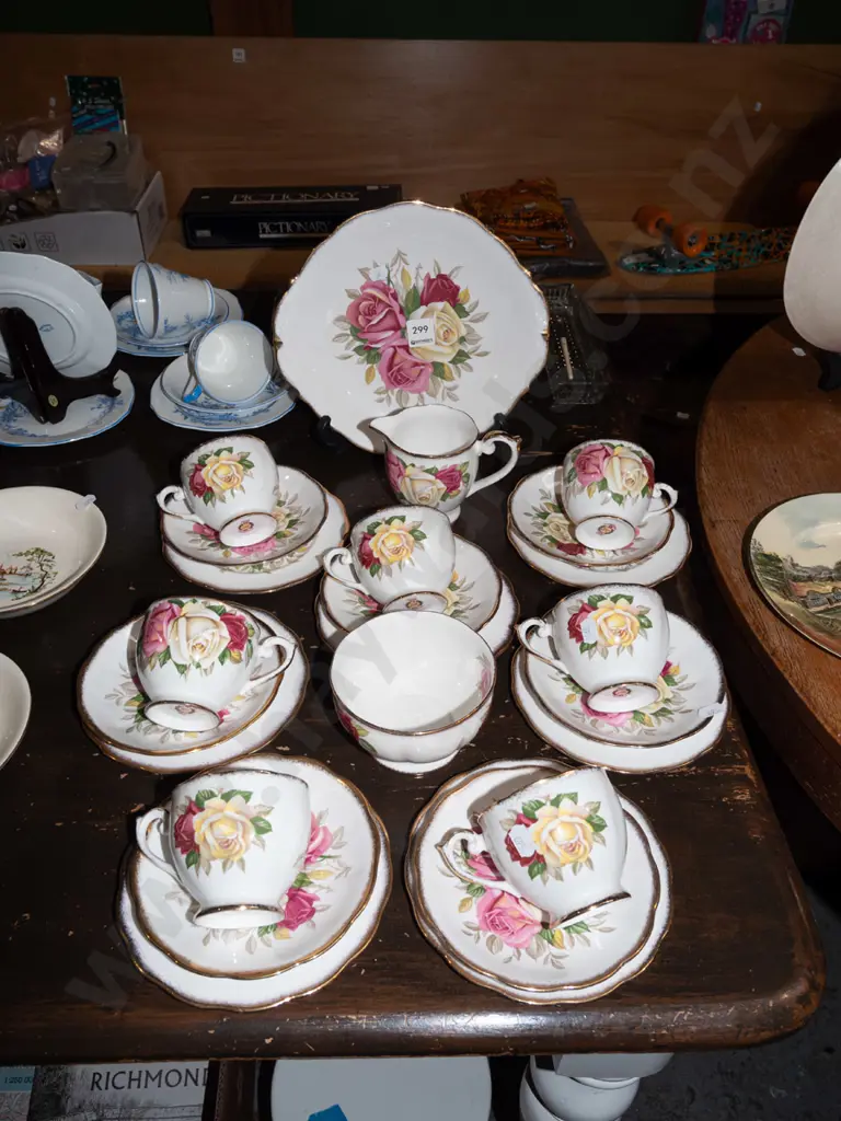 Queen Anne rose 23 piece tea set Image 1++