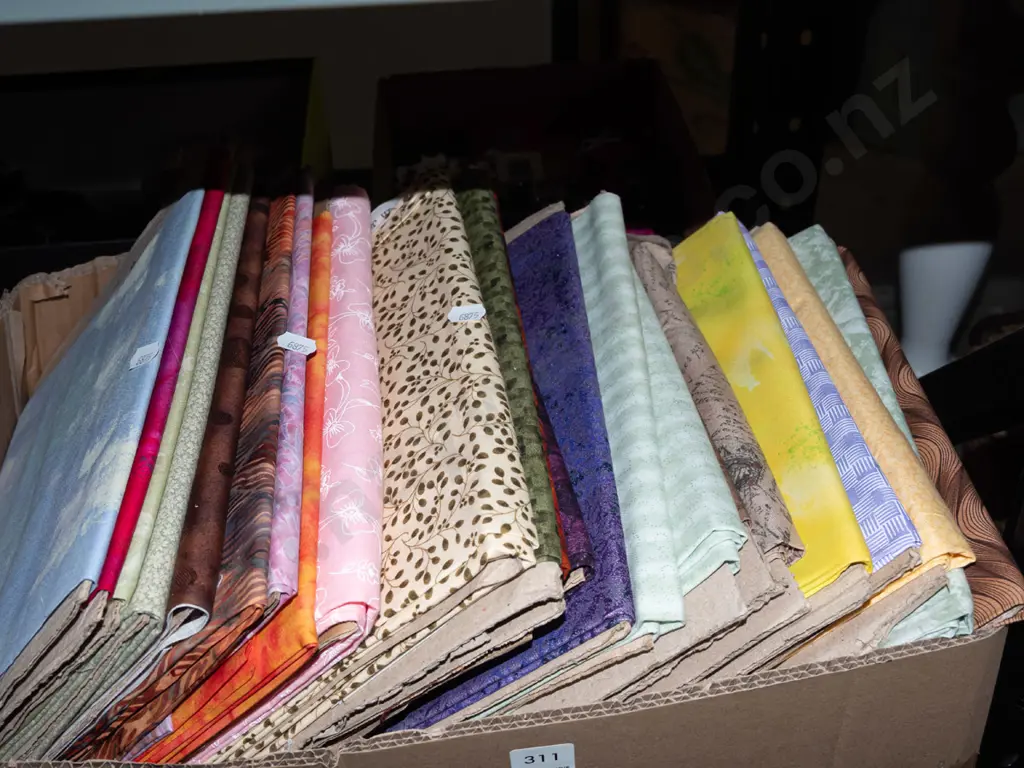 box of fabric pieces Image 1++