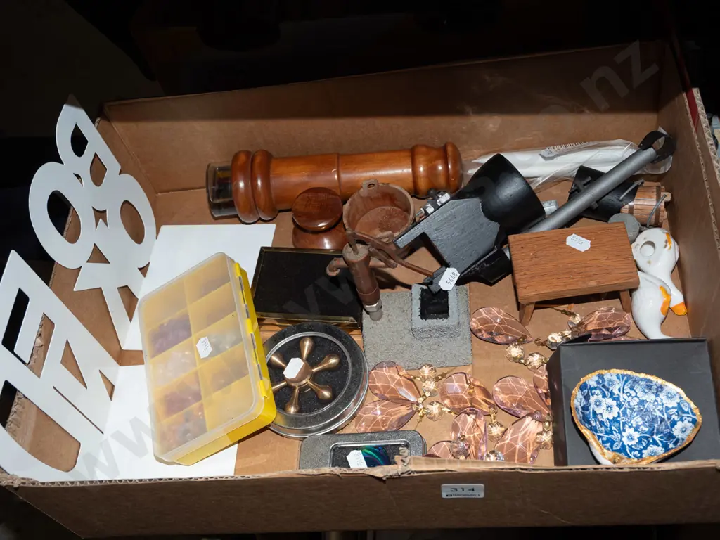 box; lustres, beads, kaleidoscope etc Image 1++
