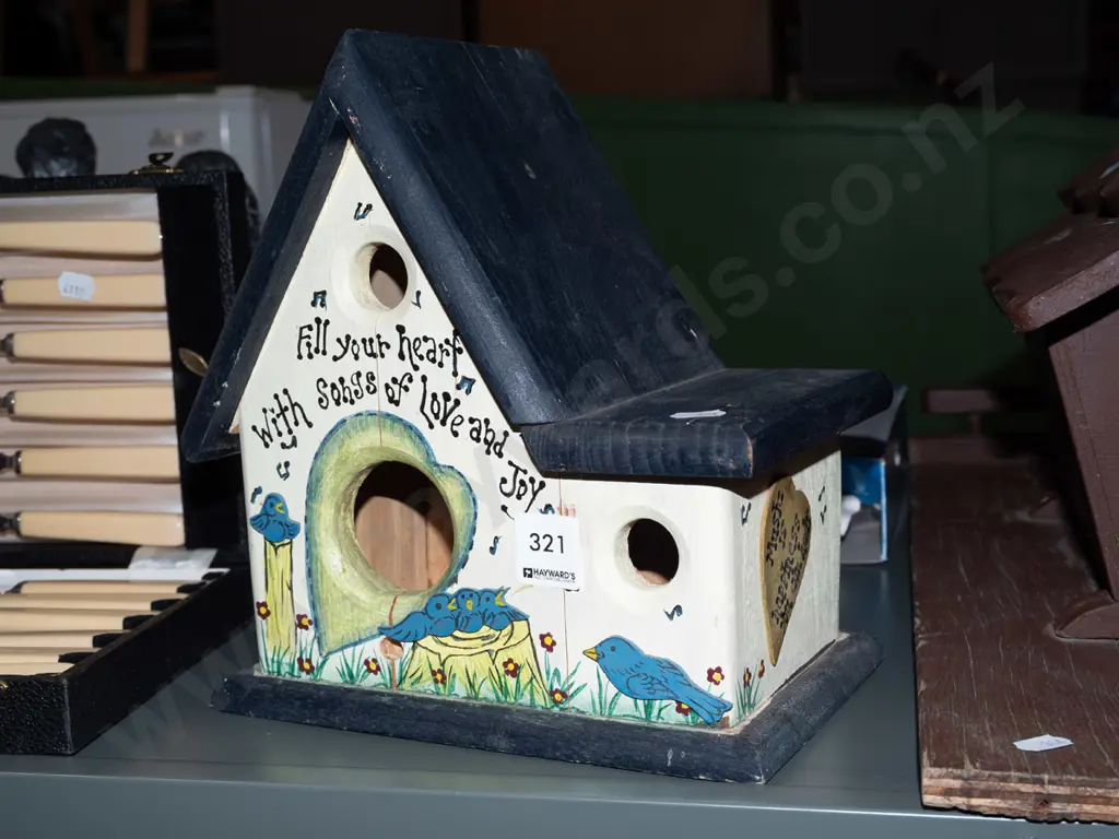 small birds house H245 Image 1++